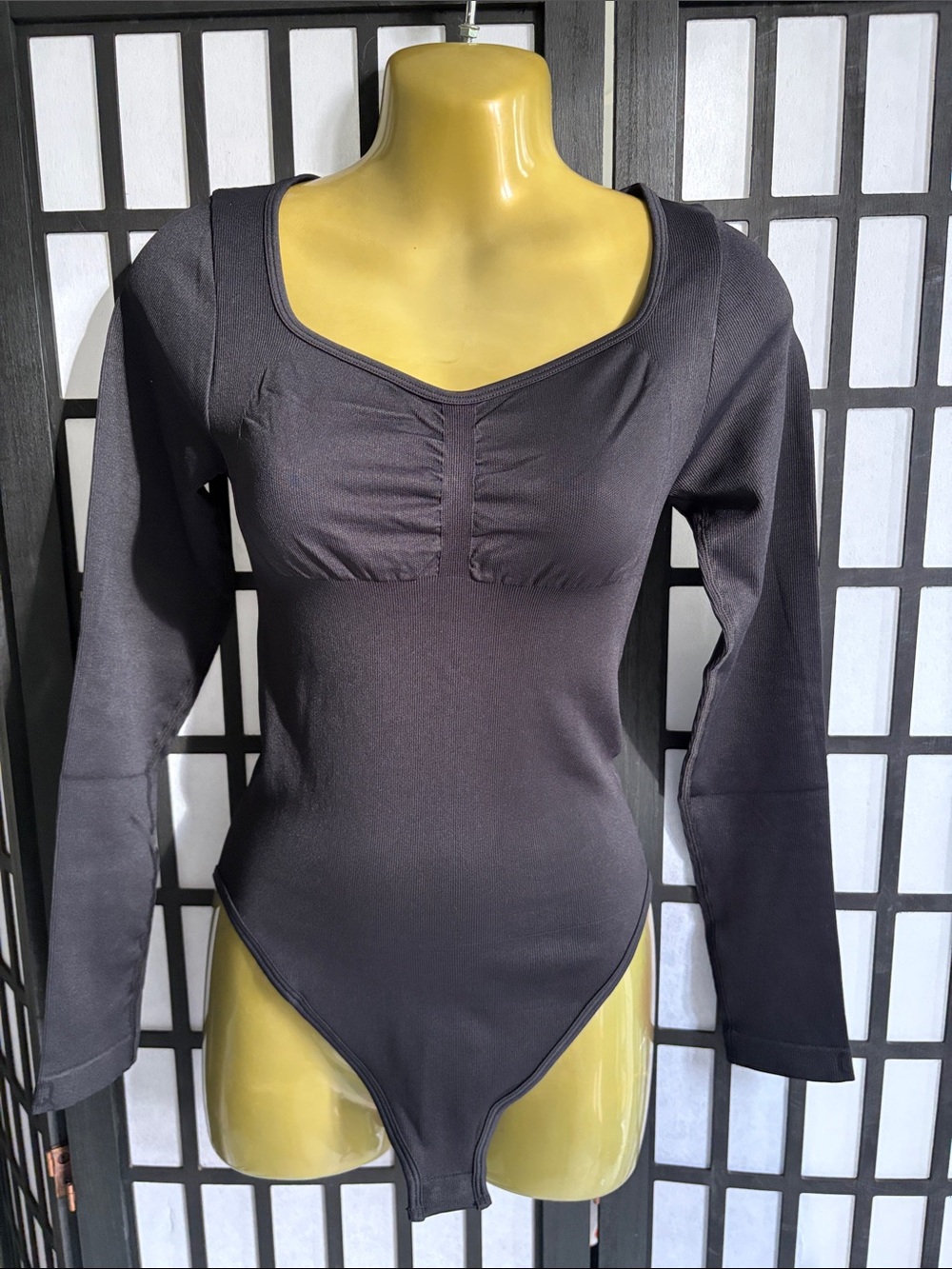 OQQ Black Long-Sleeve Scoop Neck Bodysuit - Women Tops MEDIUM